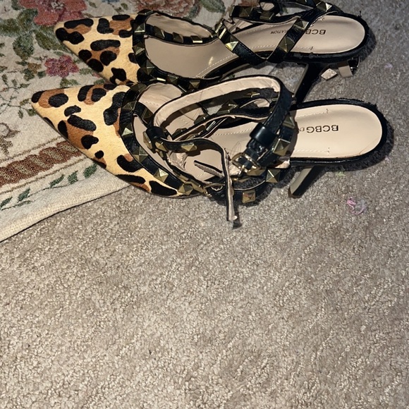 BCBG leopard cheetah print kitten heels - Picture 4 of 4